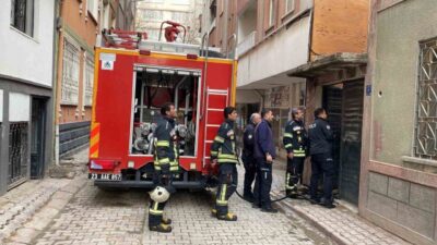 Elazığ’da, İzzetpaşa Mahallesi Lüleci Sokak’ta bulunan iki katlı harabe bir