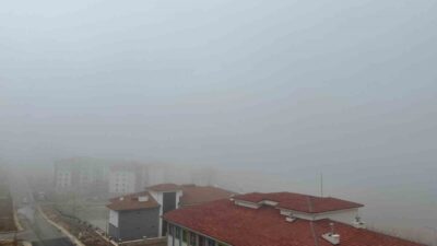 Elazığ’ın yüksek bölgelerinde sis etkisi devam ederken, görüş mesafesi zaman