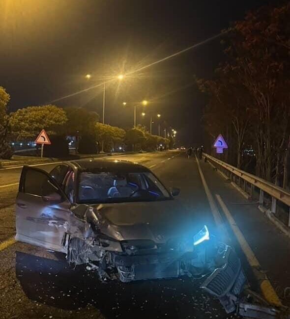 Elazığ’da bir sürücü, aracın direksiyon kontrolünü kaybederek karşı şeride geçti