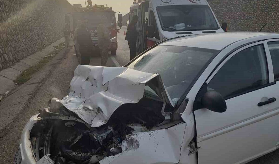 Elazığ’da bir trafik kazası meydana gelerek, 3 kişinin yaralandığı bildirildi.