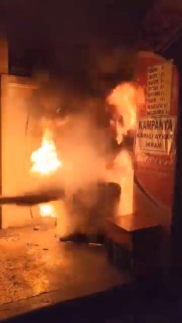 Elazığ’da İzzetpaşa Mahallesi’nde bulunan Köfteciler Sokak’ta meydana gelen yangın, bir