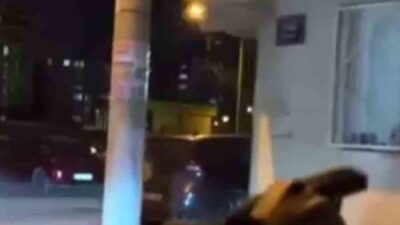 Bornova ilçesinde gece saatlerinde yaşanan olayda, seyir halindeki bir otomobilden