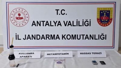 Antalya’nın Elmalı ilçesinde Jandarma ekipleri, 4 kişinin ev ve araçlarında