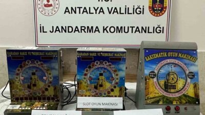 Antalya’nın Elmalı ilçesinde, elektronik cihazlar aracılığıyla kumar oynatıldığı belirlenen iki