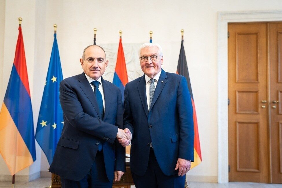 Almanya Cumhurbaşkanı Frank-Walter Steinmeier, Ermenistan Başbakanı Nikol Paşinyan’ı kabul etti.