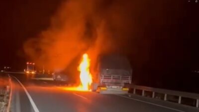 Üzümlü ilçesinde seyir halinde olan bir TIR’da meydana gelen yangın,