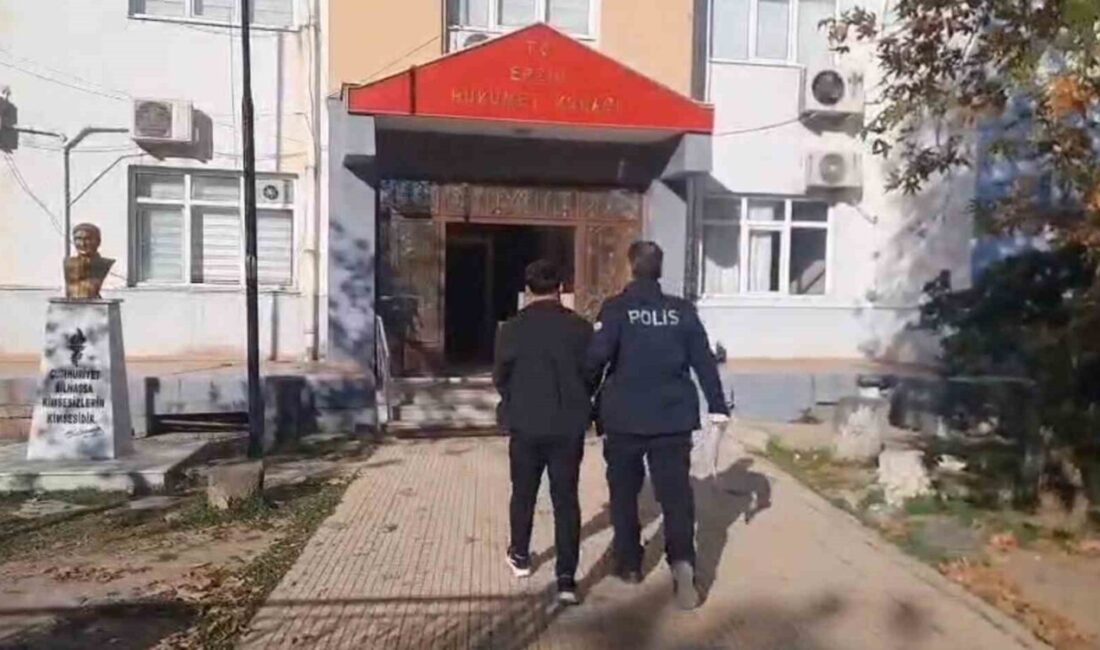 Hatay’ın Erzin ilçesinde yapılan operasyonda kaçakçılıkla mücadele kapsamında gerçekleştirilen aramada