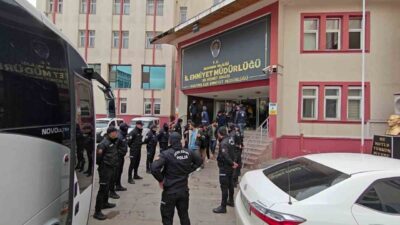Erzurum polisi, göçmen kaçakçılığıyla mücadelede 73 düzensiz göçmeni yakaladı. Erzurum