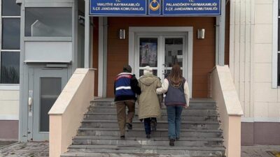 Erzurum’da 2 FETÖ/PDY üyesi, haklarında yakalama kararı bulunduğu için yakalandı.