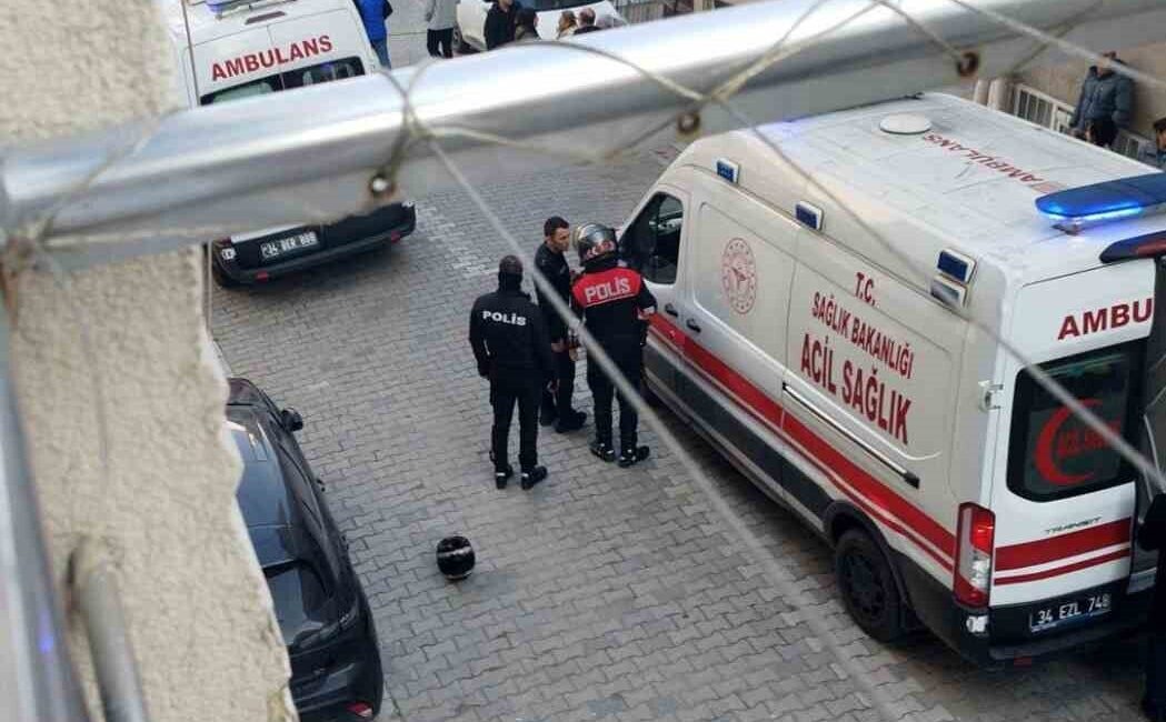 Esenyurt’ta meydana gelen olayda, motosiklet kullanan saldırganlar, birini silahla vurdukları