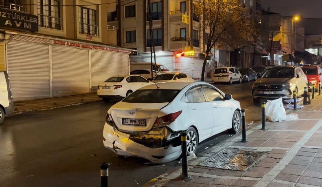 İstanbul Esenyurt’ta bir hafif ticari aracın sürücüsü, seyir halindeyken direksiyon