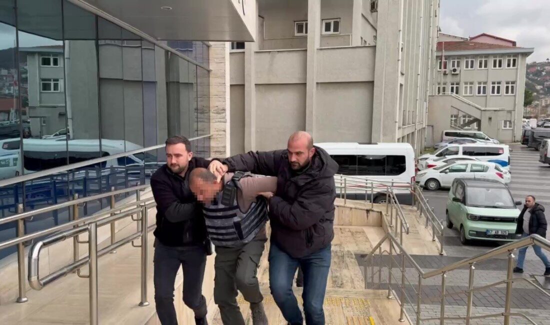 Zonguldak’ın Kozlu ilçesinde, bir adamın “Eşime neden baktın?” diyerek genç