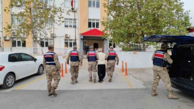 Hatay’ın Erzin ilçesinde, 61 yaşındaki eşini baltayla öldürüp evin banyosuna