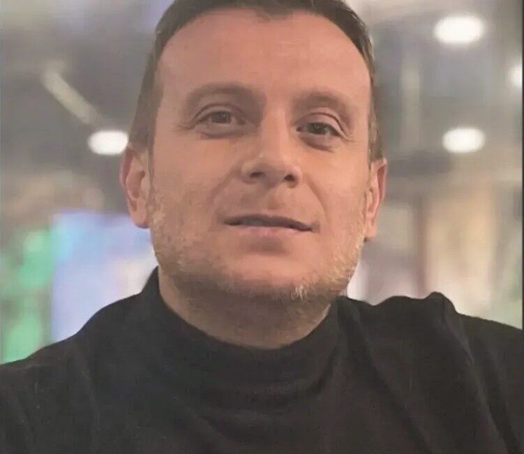 Sarayköy ilçesinde bulunan bir alkollü mekanda yaşanan olayda, eski iki