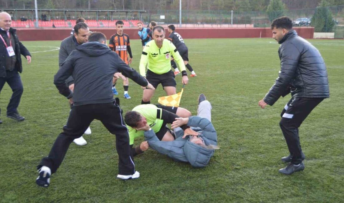 Eskişehir’de Birlikspor ile Eskişehir Kolej futbol takımları arasında gerçekleşen bir
