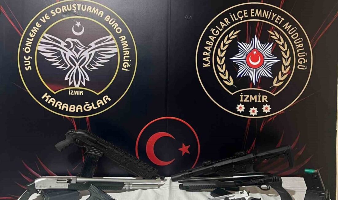 İzmir’in Karabağlar ilçesinde polis ekipleri tarafından bir adrese gerçekleştirilen operasyonda