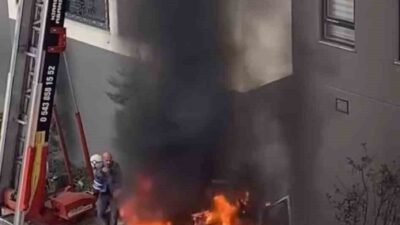Bursa’nın Osmangazi ilçesinde bir ev taşıma operasyonunda kullanılan vinç aniden