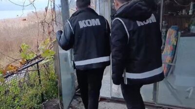 Sakarya’nın Serdivan ilçesinde, Kaçak içki üretildiği belirlenen bir eve düzenlenen