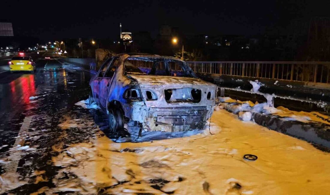 Eyüpsultan’da seyir halindeki bir araç, aniden başlayan bir yangınla alevler