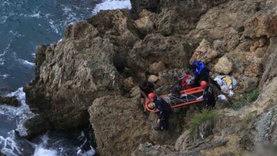 Antalya’nın Muratpaşa ilçesinde, 60 yaşındaki bir adam balık tutmak için