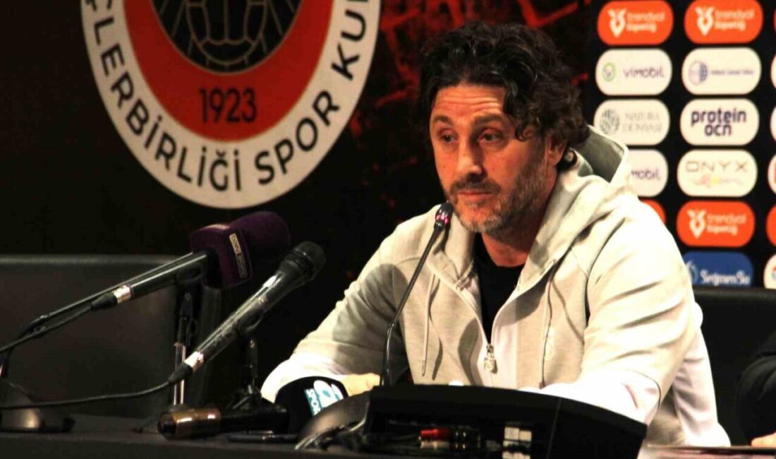 Trabzonspor’un Teknik Direktörü Fatih Tekke, Trendyol Süper Lig’in 17. Haftasında