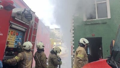 Fatih ilçesinde bulunan 2 katlı bir binada, 8 kişilik bir