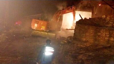 Feke ilçesine bağlı Çandırlar Mahallesi’nde dün gece meydana gelen yangın