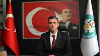 Manisa Büyükşehir Belediye Başkanı Ferdi Zeyrek, evinin havuzundaki arızayı kontrol