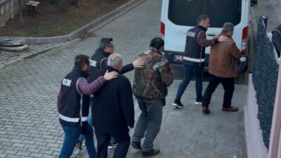 Fethiye ilçesinde gerçekleştirilen operasyonda, tarihi eser kaçakçılığına karıştıkları şüphesiyle yakalanan