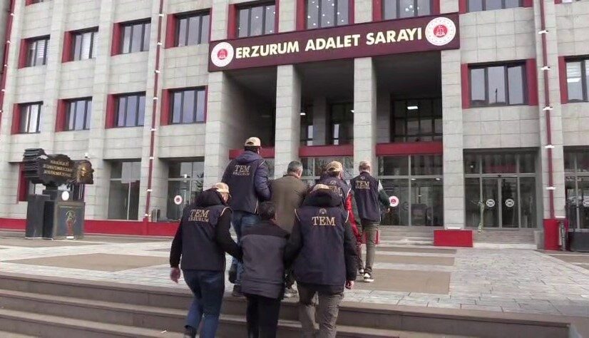 Erzurum’da gerçekleştirilen polis operasyonunda, FETÖ terör örgütü mensupları, ortaokul ve