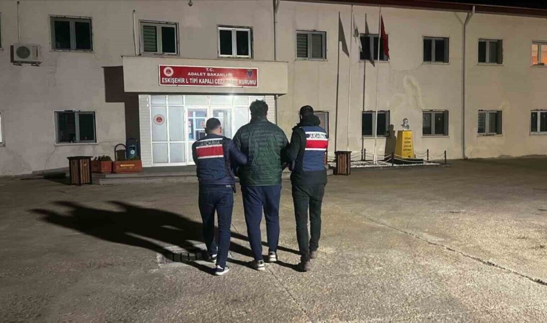 Jandarma ekipleri, Eskişehir’de FETÖ silahlı terör örgütüne üye olma suçundan