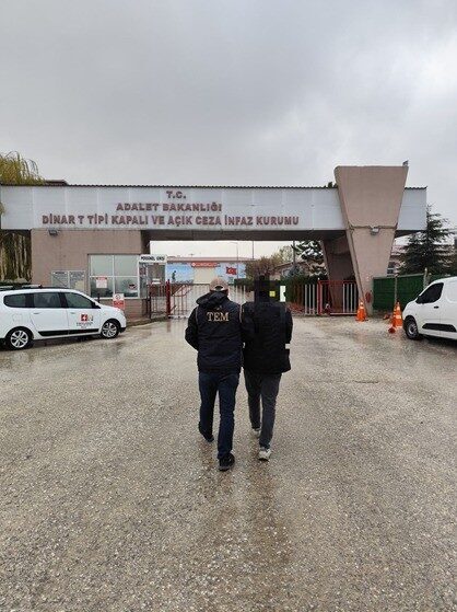 Afyonkarahisar’da, FETÖ/PDY Silahlı Terör Örgütü üyeliği suçundan aranan bir şahıs