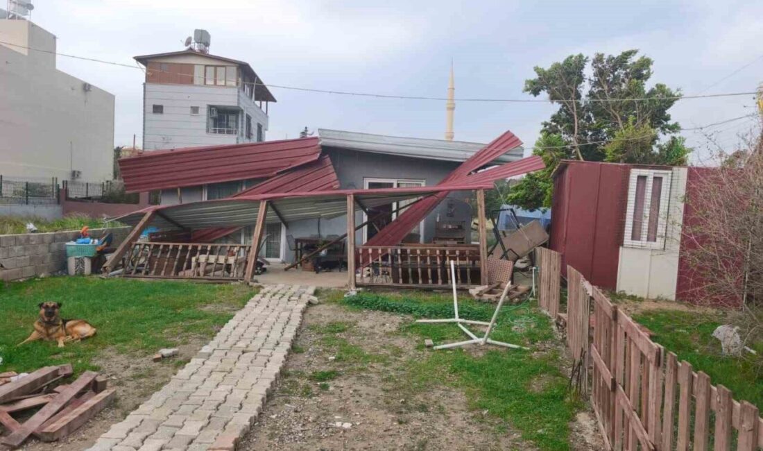 Hatay’ın Akdeniz kıyısındaki ilçelerinde yaşanan şiddetli fırtına sonucu bir evin