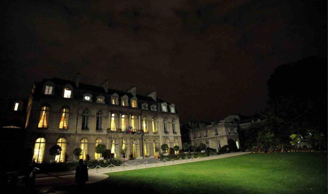 Elysee Sarayı’nda meydana gelen hırsızlık olayı sonucunda yaklaşık 100 parça