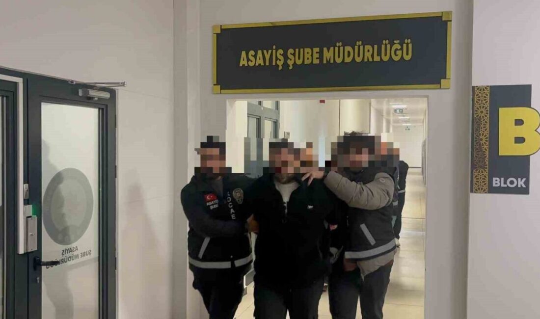 Kocaelili futbolcu Uğurcan Bekçi dahil olmak üzere 3 kişiyi silahla
