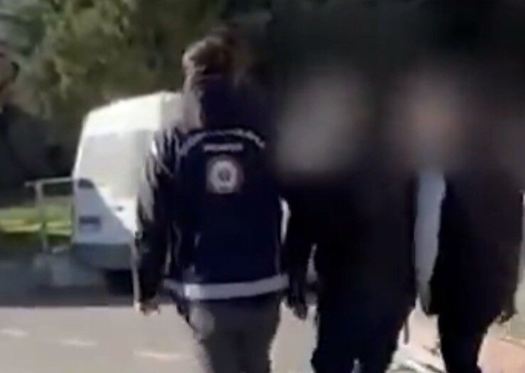 Gaziantep’te polis ekipleri tarafından gerçekleştirilen operasyonda, bir araçta 21 düzensiz