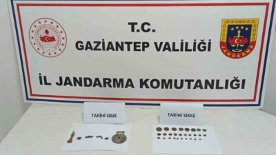 Gaziantep’te jandarma ekiplerinin bir araçta yaptığı aramada 28 adet tarihi