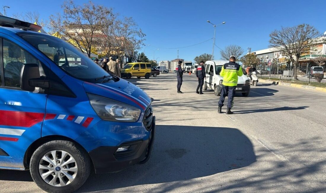 Gaziantep’te, Jandarma ekipleri tarafından “huzurlu okul önleri-huzurlu sokaklar” uygulaması gerçekleştirildi.