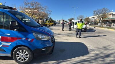 Gaziantep’te, Jandarma ekipleri tarafından “huzurlu okul önleri-huzurlu sokaklar” uygulaması gerçekleştirildi.