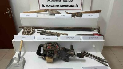 Gaziantep’in Araban ilçesinde define aramak amacıyla izinsiz kazı yaparken suçüstü