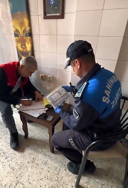 Gaziantep’te Şahinbey Belediyesi ekipleri, bir kasap dükkanında gerçekleştirdikleri denetimde kaçak