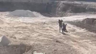 Bir çocuk işçinin, iddiaya göre Gaziantep’te bir okul inşaatında çalışırken