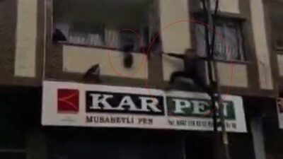 Gaziantep’te, bir evin balkonundaki demir parmaklıklara asılı kalan bir çocuğu,