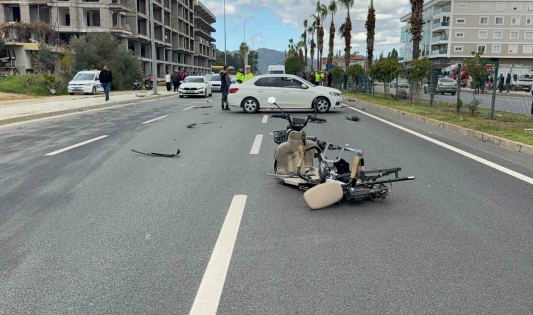 Antalya’nın Gazipaşa ilçesinde gerçekleşen bir trafik kazasında, üç tekerlekli akülü