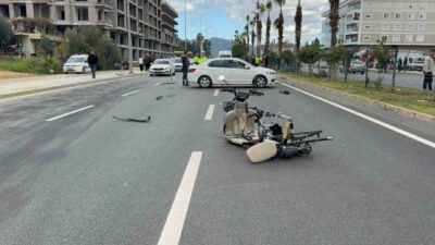 Antalya’nın Gazipaşa ilçesinde gerçekleşen bir trafik kazasında, üç tekerlekli akülü