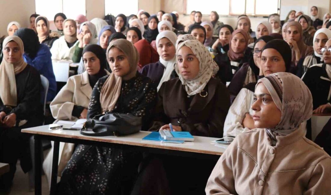 Gazze’de ateşkes ilan edilmesinin ardından Gazze İslam Üniversitesi’nde yüz yüze