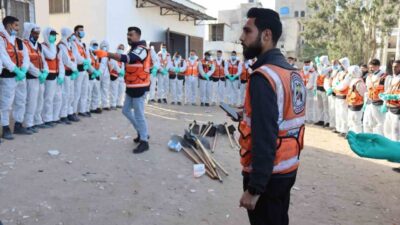 Gazze Şeridi’nde, İsrail saldırıları sebebiyle Şifa Hastanesi avlusuna toplu olarak