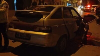 Bursa’nın Yıldırım ilçesinde meydana gelen trafik kazasında hafif ticari araç