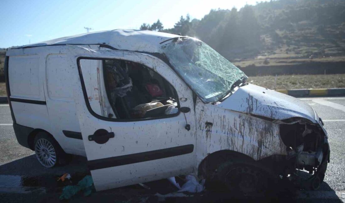Kastamonu’da meydana gelen iki ayrı trafik kazasında 3 kişi yaralandı.