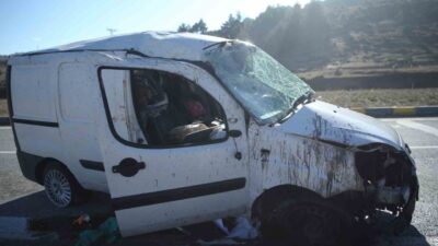 Kastamonu’da meydana gelen iki ayrı trafik kazasında 3 kişi yaralandı.